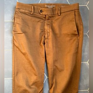 Banana Republic Traveler Chino 31x32
